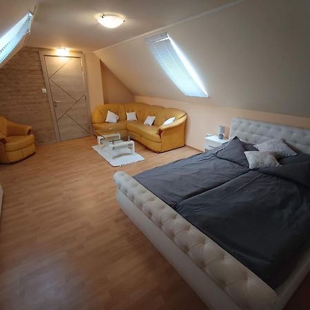 Nikolux Apartman Hajduszoboszlo Exterior photo